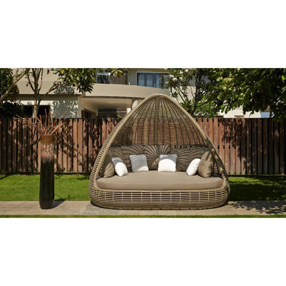 Shade Daybed